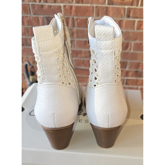 Cato Comfort Est 1946 White Perforated Ankle Booties 10W Boots Heels Western NEW - Picture 5 of 7